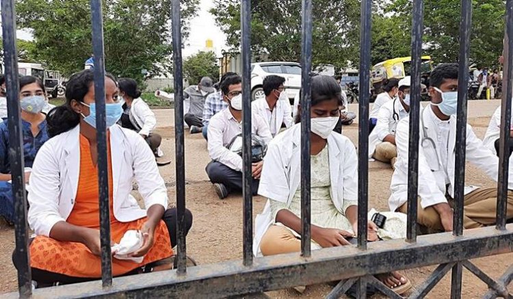 സംസ്ഥാനത്ത് പി ജി ഡോക്ടര്മാര് സമരത്തിലേക്ക്;12 മണിക്കൂര് സൂചനാ പണിമുടക്ക്
