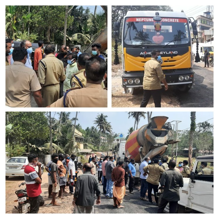 കഴിഞ്ഞ ദിവസം ടാറിംഗ് പണികൾ പൂർത്തിയാക്കിയ നഗരസഭ റോഡിൽ കോൺക്രീറ്റ് മിക്സ്ചർ വാഹനം കയറ്റി റോഡ് നശിപ്പിച്ചു