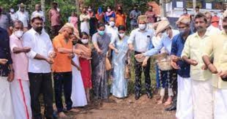 അഭിഭാഷകരും കൃഷിയിലേക്ക്, ആലപ്പുഴയിലെ തരിശുപാടത്ത് നെല്ല് വിതച്ച് ബാർ അസോസിയേഷൻ